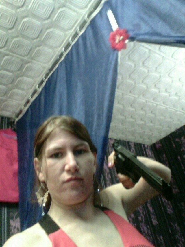Дуры, хватит выёживаться перед фотиком