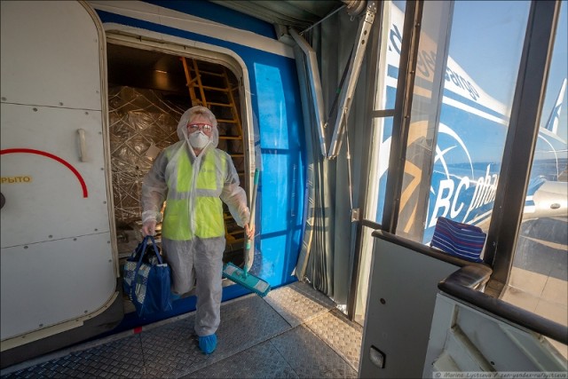 Как дезинфицируют самый большой грузовой Боинг-747 ABC Cargo
