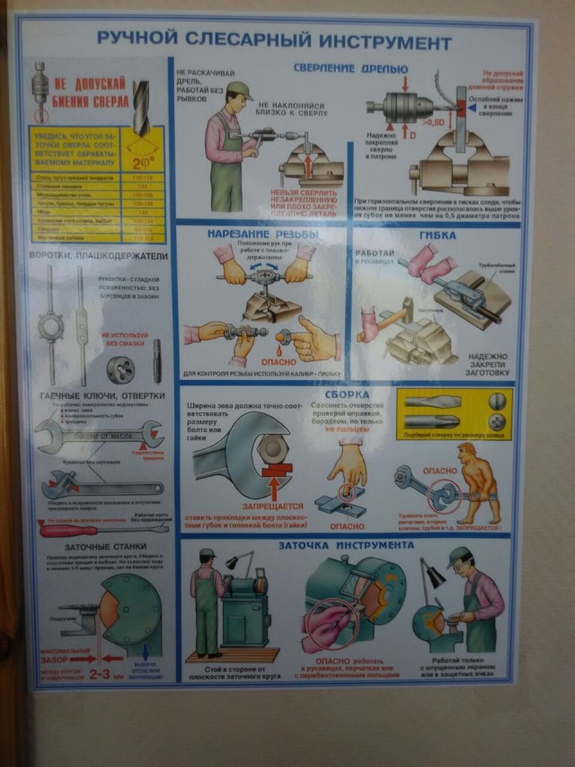 Какого х*я он голый?
