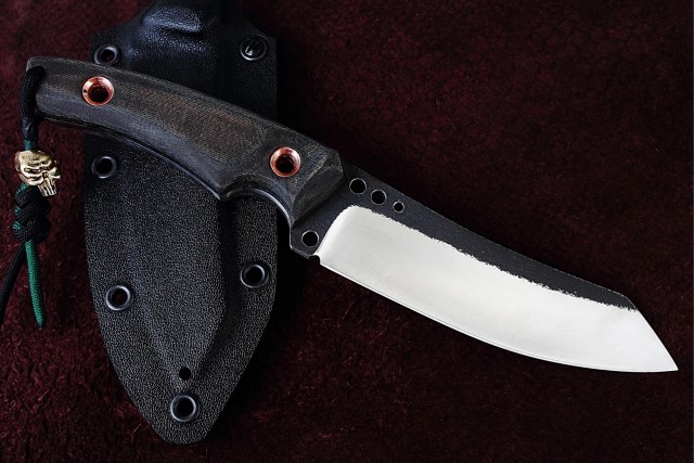 Новый нож запилил. Назвал его "Дыряывый Джо"