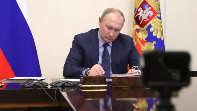 Путин упростил порядок получения российских водительских прав для граждан Абхазии