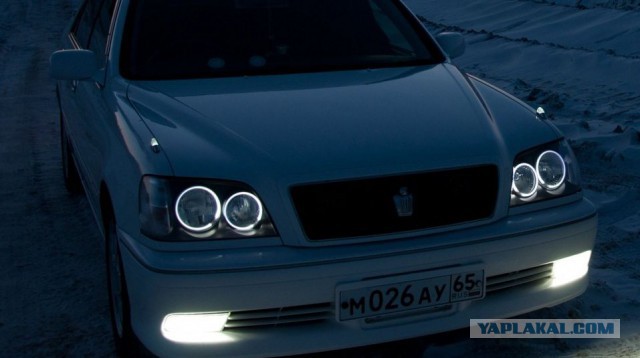 Леворульная Toyota Crown - специально для Китая.