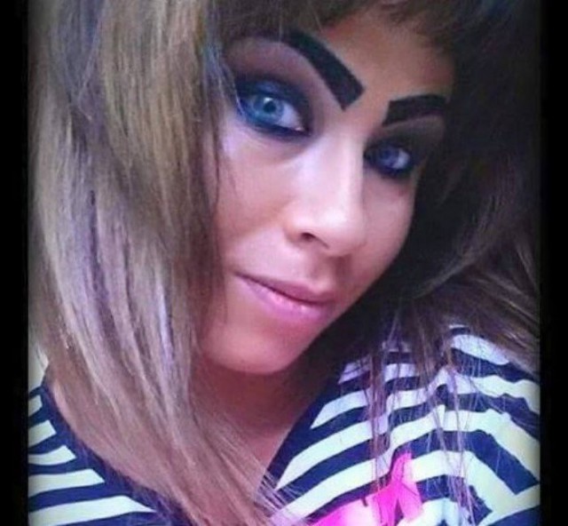 Они не смогли вовремя остановиться и всё продолжали и продолжали наносить макияж