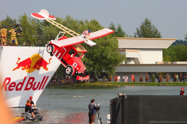 Red Bull Flugtag-2017 в Москве: День полётов и падений