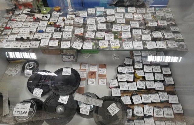 Где купить советские радиолампы и антикварные реле? Магазин «Радиотовары» в Саратове, который можно посещать как музей