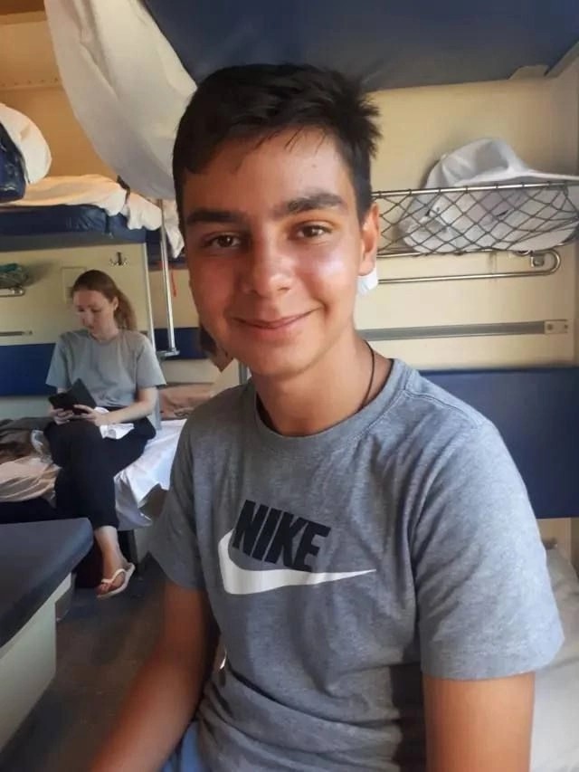 Осуждённого на 5 лет подростка отправили в колонию. Он раскладывал листовки и вёл телеграмм канал.