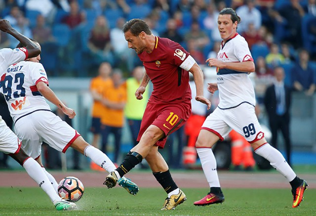 "Grazie capitano!" Рим попрощался с императором