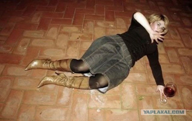 В центре Ярославля установили скульптуры танцующим девушкам, посвященные году театра в России