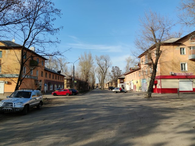 Давайте фото у кого какой вид из окна на оживленные улицы городов в настоящий момент