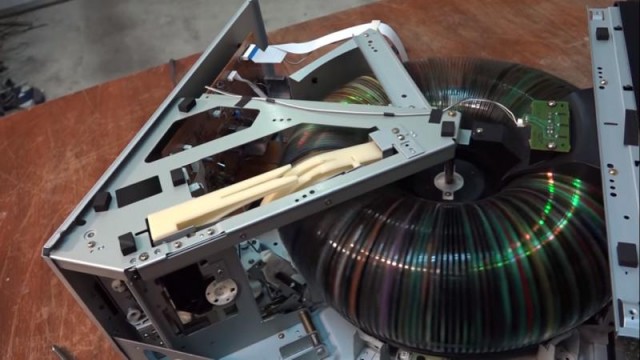 А Вы видели бублик из 100 CD дисков? а из 200? а из 400? Посмотрите на удивительные аппараты SONY