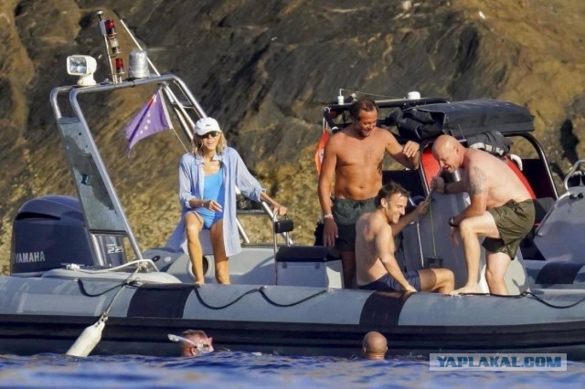 Семейство Макронов на отдыхе