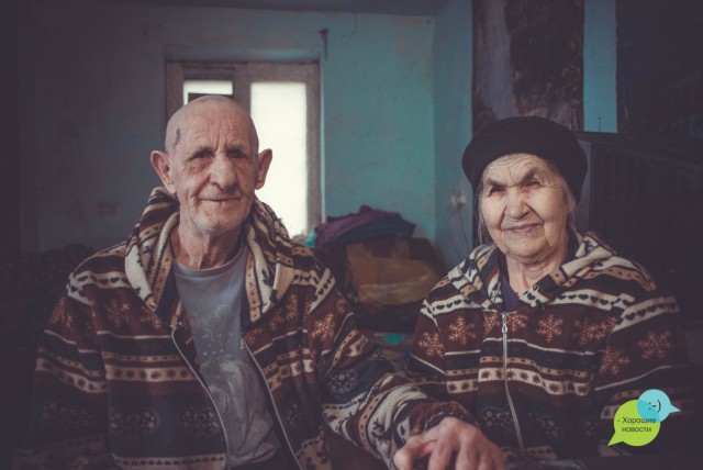 Пожилой чеченец приютил семью инвалидов (фото)