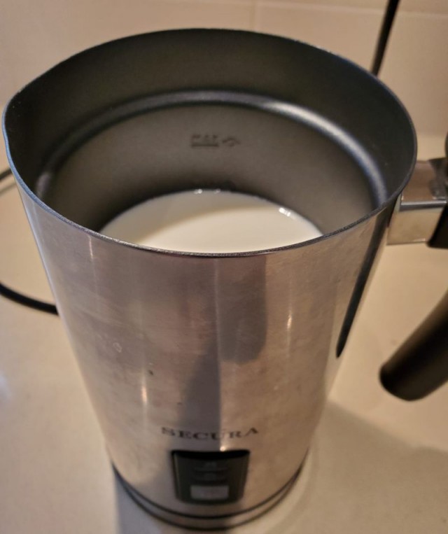 Кофе Дальгона и йогуртный торт.