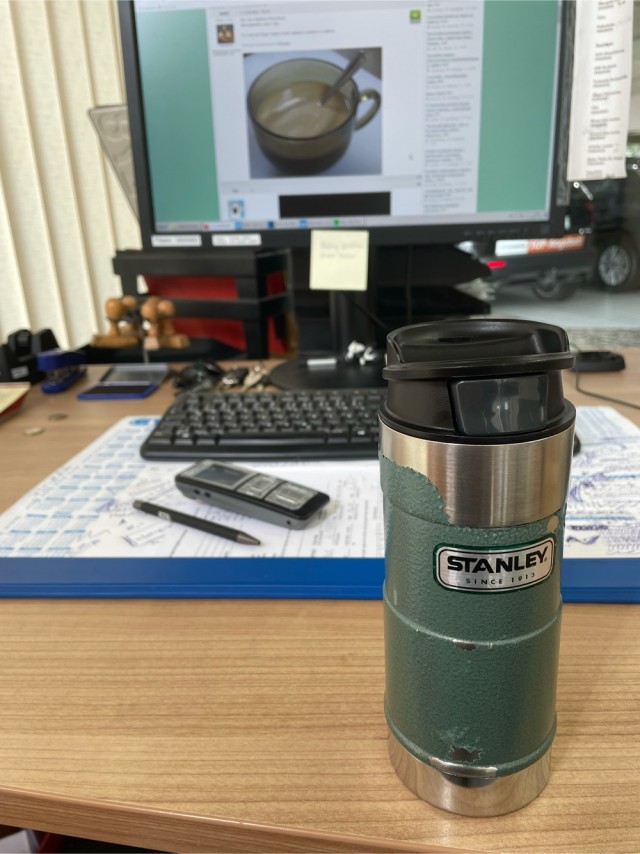 А из какой кружки вы пьёте на работе?