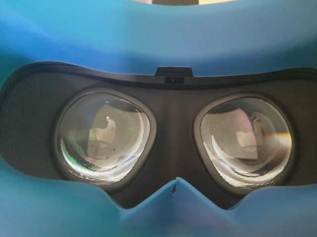Продам в Москве VR шлем Oculus Quest 64gb + oculus link + аксессуары