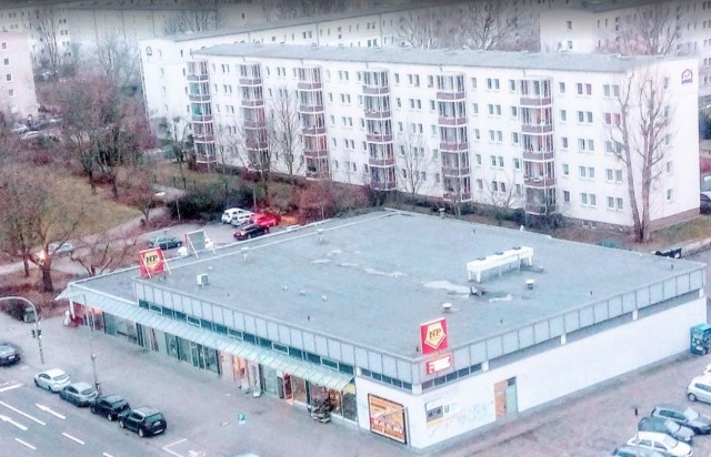В подъездах оставляют коляски с великами?!