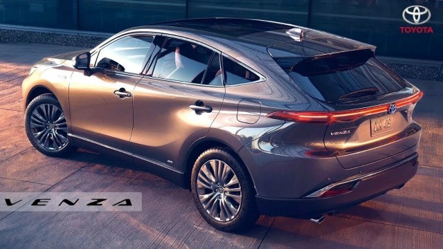 Toyota обрушила цены на свои авто в Китае до конца 2024 года: Corolla "всего" за 12 300 долларов, RAV4 за 17 800 долларов
