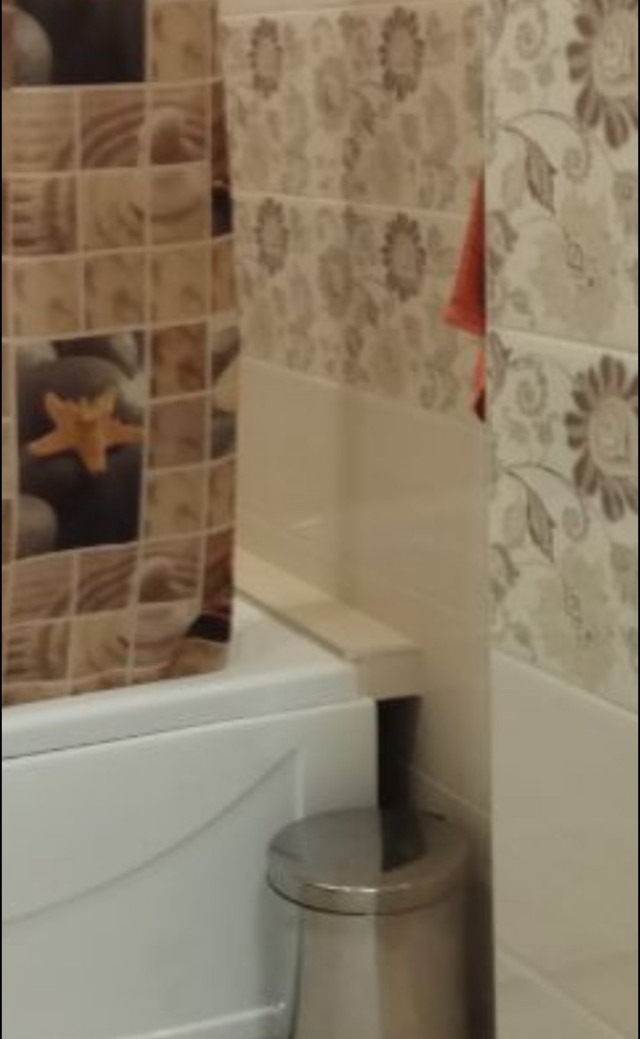 Чем расстояние между стеной и ванной заделать?