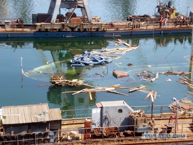 В порту док утонул вместе с судном