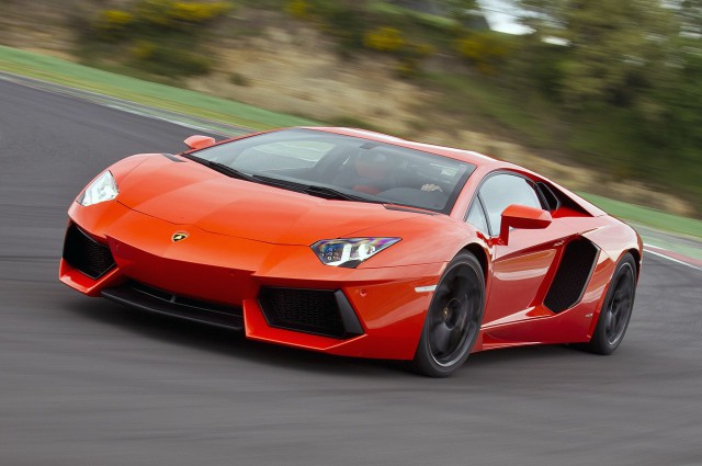 Автомобиль Lamborghini разбился в аварии на Варшавском шоссе
