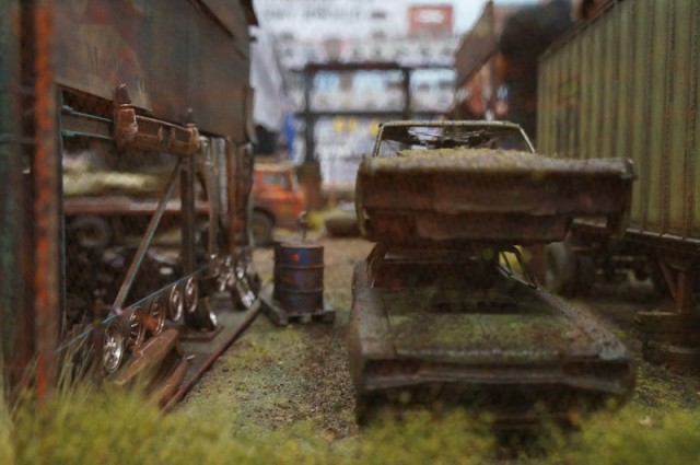 Диорама Garage Ford Thunderbird Convertible 1955 в гараже