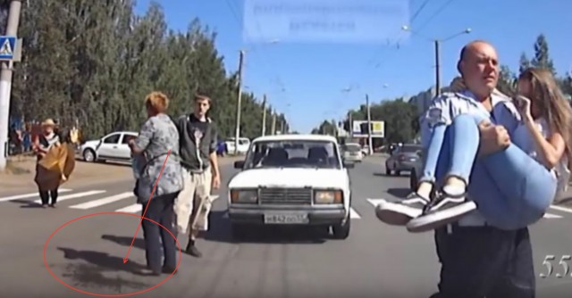 В Омске сотрудники ДПС стали свидедетелями ДТП