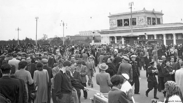 Вперёд, в прошлое: архивные кадры, которые откроют вам окно в историю