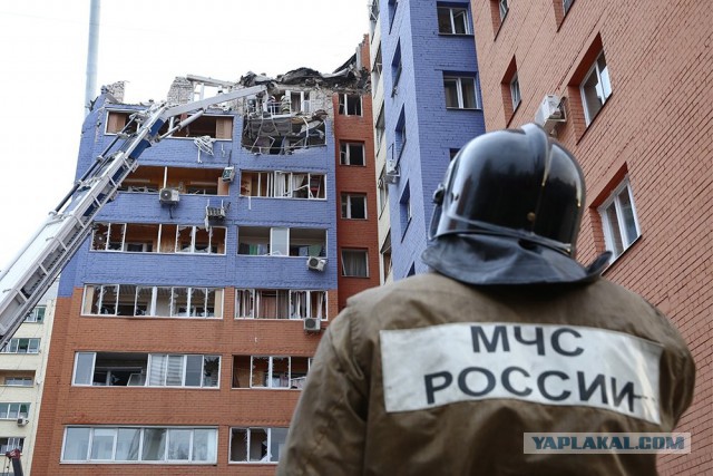 В Магнитогорске в результате взрыва газа обрушился подъезд дома