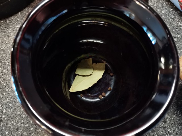 Горшки с мясом на удалёнке.