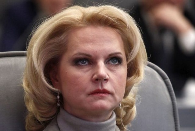 Голикова собирается зарабатывать и на вакцине и на побочках?