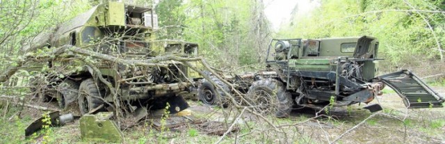 Брошенные ракетовозы РВСН возле бывшей базы утилизации ракетной техники