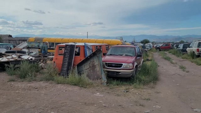 Таинственное кладбище автомобилей в горах Монтаны