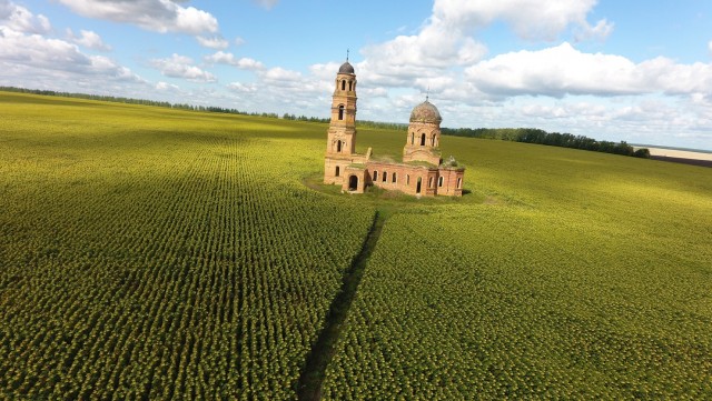 Где находится самая загадочная церковь-заброшка