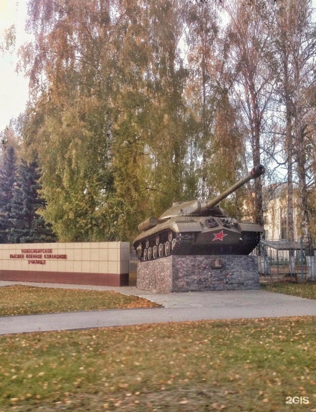 Где произошло самое крупное сражение между советскими танками ИС-2 и тяжёлыми немецкими "кошками"?