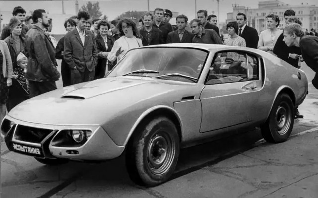Фотохроника "загнивающего совка". Часть 11. Советские автомобили