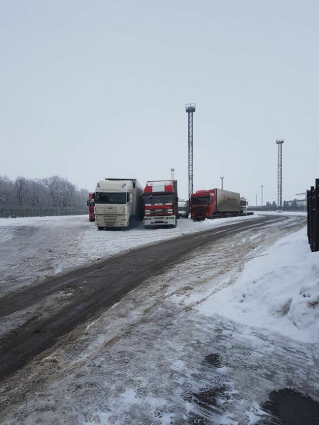 Россия не пропускает грузовики из Украины, возле пункта пропуска на Харьковщине скопилось около 100 фур