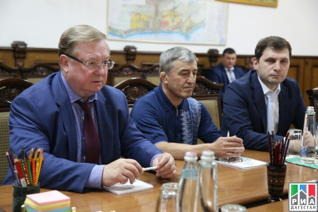 Директор среднеобразовательной школы воровал продукты для детей