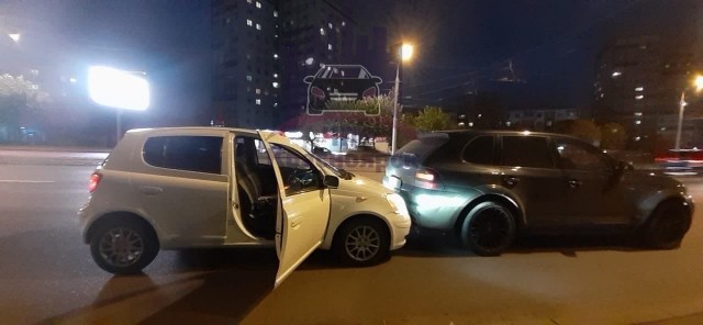 Борзой «Кайен» поставил целью скинуть с дороги автомобиль, «подрезавший» его на кольце Предмостной площади в Красноярске