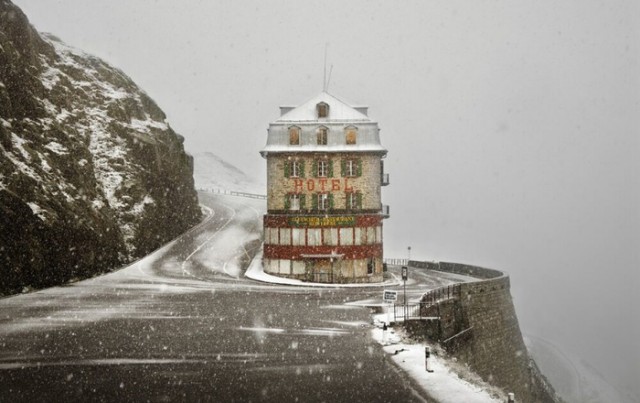 Заброшенный отель Belvédère на перевале Фурка, Швейцария