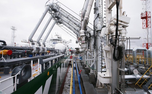 Цена на российскую нефть упала ниже 45 долларов