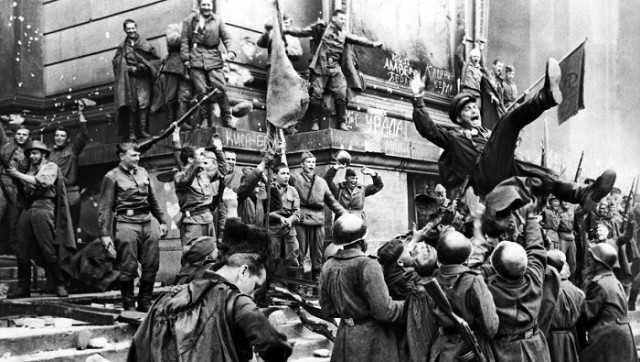 Как трое бандитов напали на бывшего советского снайпера, ветерана Великой Отечественной.