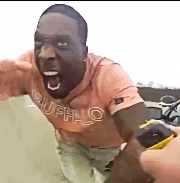 США: негр угнал патрульные авто, перевернулся и был застрелен