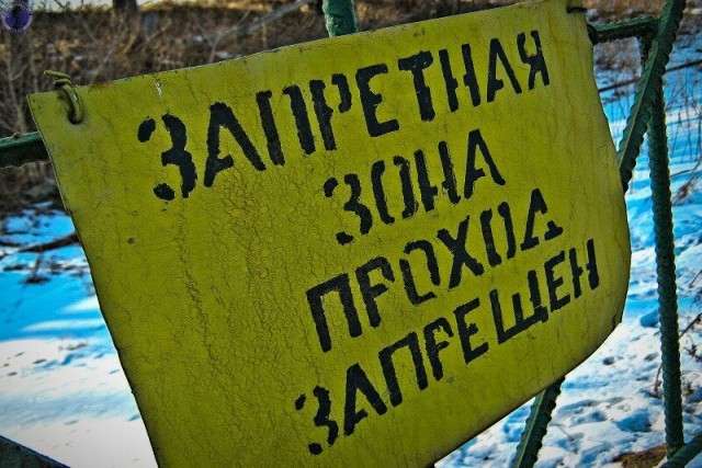 Заброшенное хранилище торпед в прибрежных скалах острова Русский