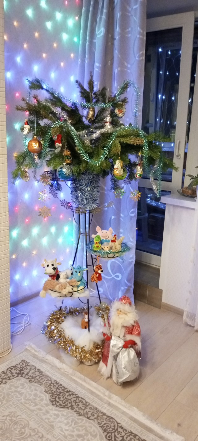 Ёлки с гигантской скидкой отдают российские магазины