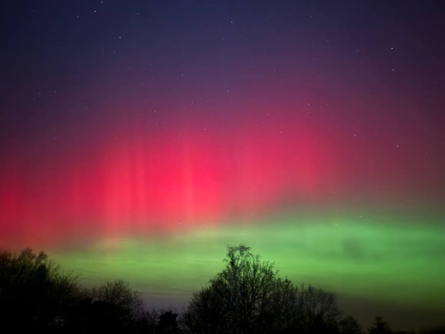 Северное сияние наблюдают жители большинства регионов России