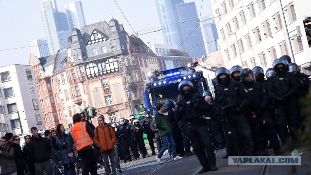 Открытие европейского центробанка во Франкфурте.