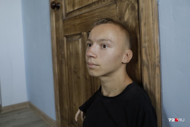 Как под Ишимом живет 17-летний Серафим с культями вместо рук и ног