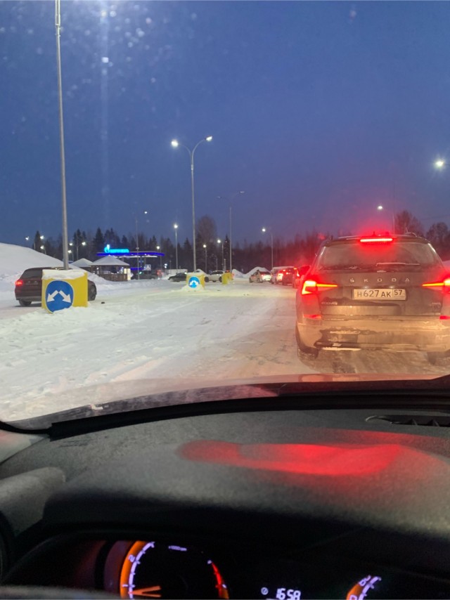 Огромные пробки на заправке на новой платной трассе М12 Москва-Казань