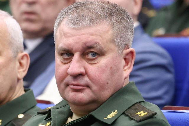 Замглавы Генштаба ВС РФ генерал-лейтенант Вадим Шамарин сознался во взятке и заключил "сделку со следствием".