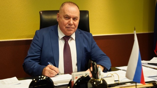 Экс-глава свердловского Минздрава устроился работать на свиноферму